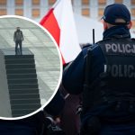 mężczyzna wszedł na pomnik smoleński warszawa bomba