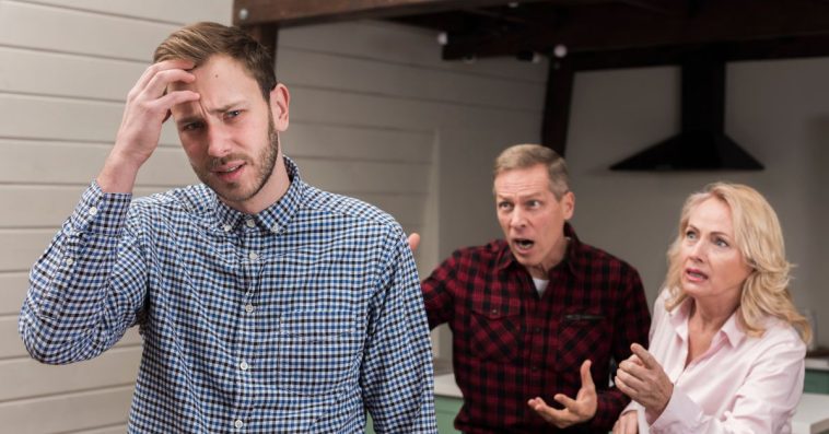 rozmowy o polityce w pracy