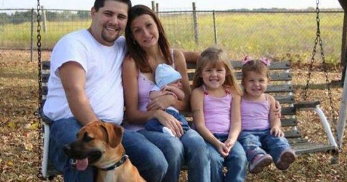 Rodzina zrobiła wesołe zdjęcie. Po chwili zauważono na nim coś przerażającego