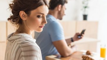 jak poznać że facet pisze z inną