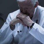 wiek lekarzy w polsce