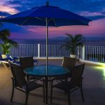 jak osłonić balkon przed deszczem