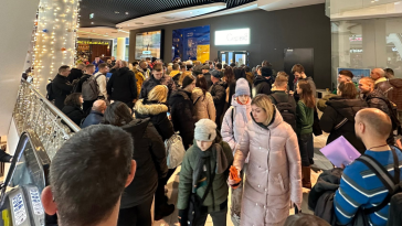 ukraincy w kolejce po paszporty