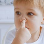 dłubanie w nosie a alzheimer