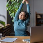 praca siedząca skutki