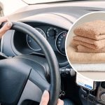 gorący ręcznik w samolocie