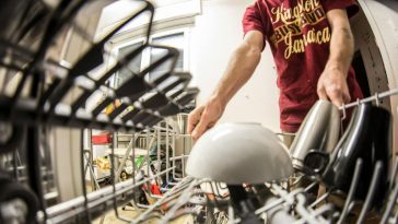 ile wody zużywa zmywarka na jedno mycie