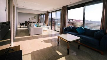 jakie karnisze do nowoczesnego salonu