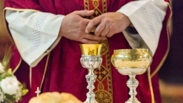 uniejów parcela ksiądz parafia