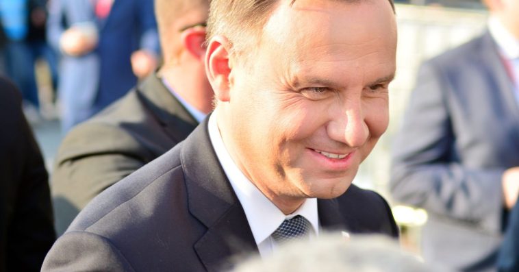 andrzej duda cbos