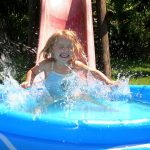 mandat za basen w ogrodzie