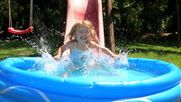 mandat za basen w ogrodzie