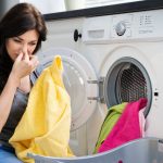 Jak usunąć nieprzyjemny zapach z ubrań?