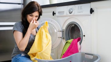 Jak usunąć nieprzyjemny zapach z ubrań?