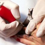 tatuaż trzy kropki na dłoni co oznacza