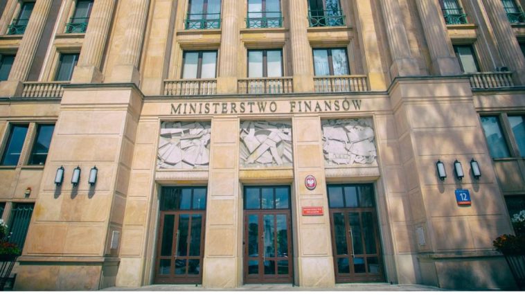 wiek emerytalny w polsce na przestrzeni lat