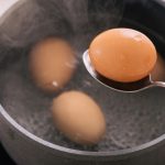 jak-gotowac-jajka-zeby-sie-dobrze-obieraly