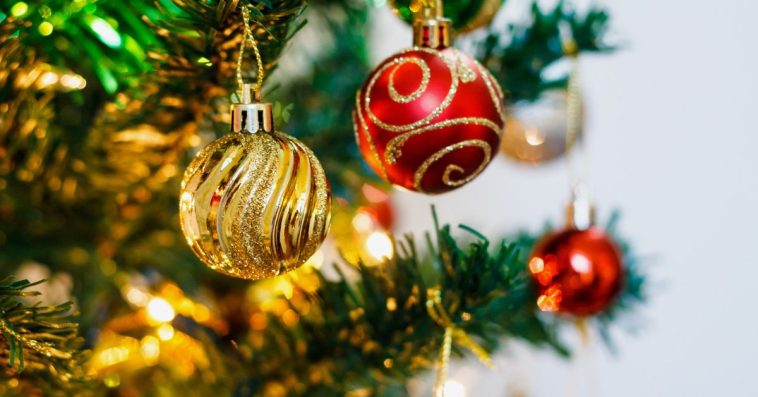 jakie kolory bombek na choinkę 2024