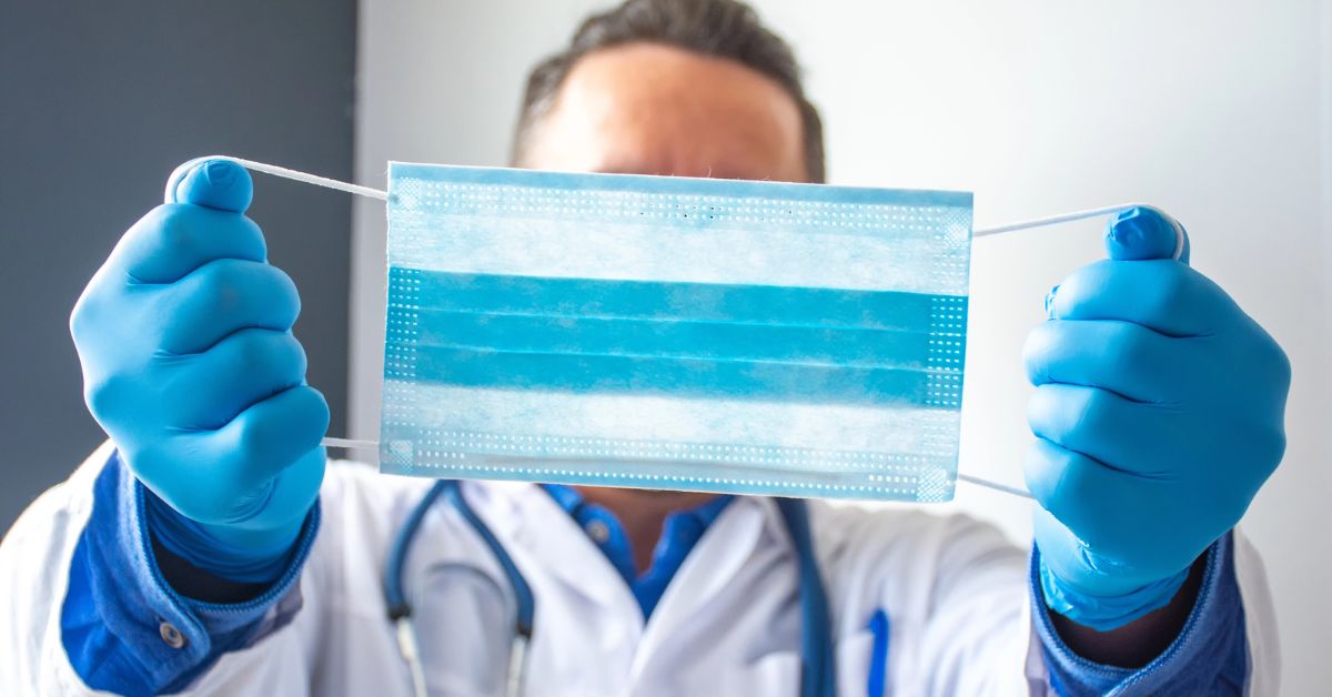 Atakuje Polaków na niespotykaną skalę. Gwałtowny wzrost zakażeń w całym kraju