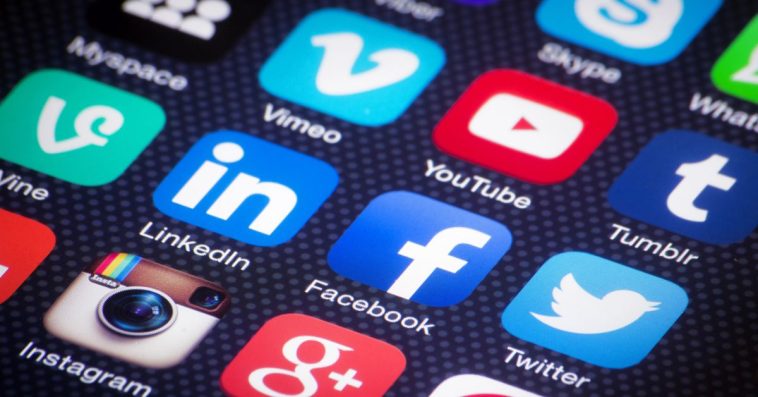 cenzura social media