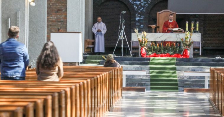 spadek liczby wiernych