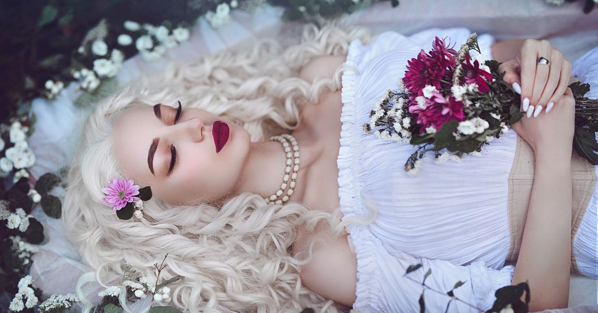 Mroczna prawda o Śpiącej Królewnie. Bajkowa opowieść skrywa przerażającą historię