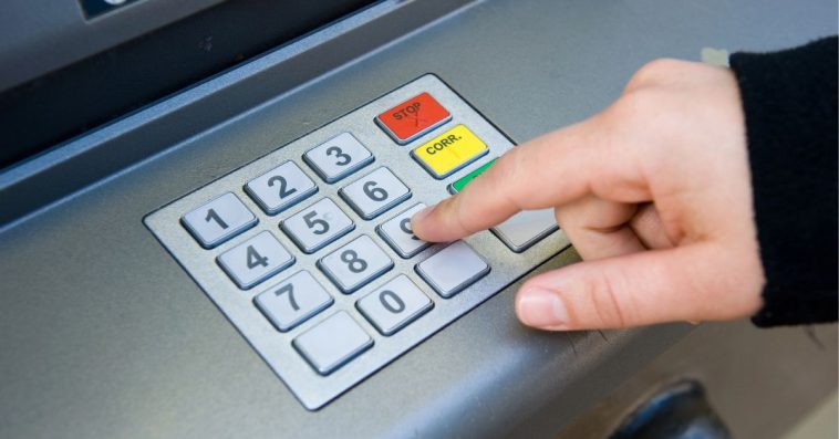 bankomat oszustwo nakładka