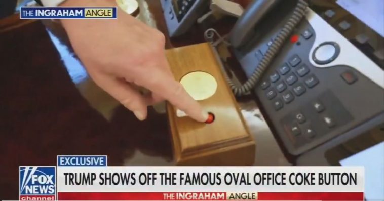 czerwony guzik atomowy trump