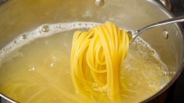 gotowanie makaronu w mleku
