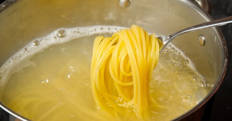 gotowanie makaronu w mleku