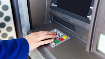 brak gotówki w bankomatach