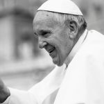 ile zarabia papież pensja papieża