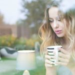 o której godzinie powinno się pić kawę