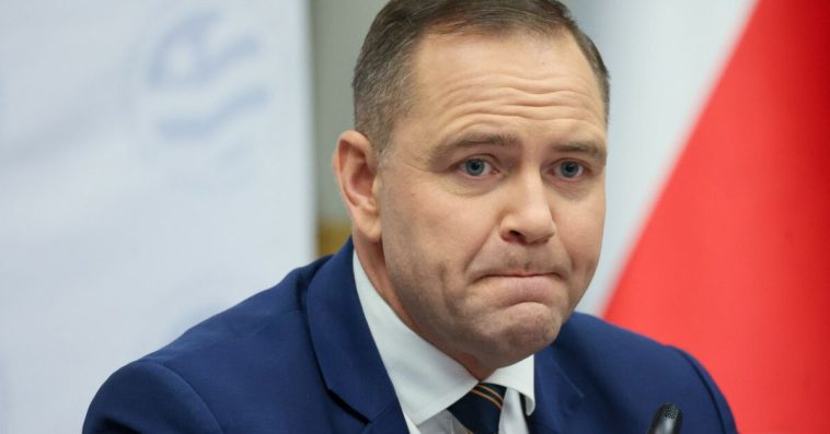 czy nawrocki jest z pisu