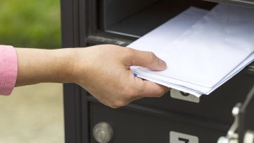 co oznacza litera r na skrzynce pocztowej