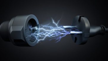 czy w czasie burzy wyjmować wtyczki z kontaktu