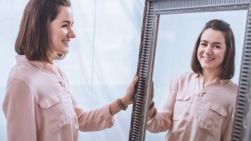 jakiego koloru jest lustro