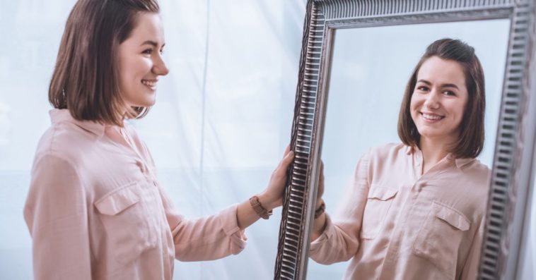 jakiego koloru jest lustro