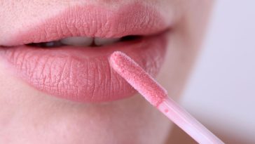 co lepsze pomadka czy błyszczyk