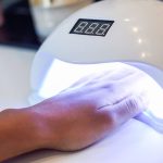 hybryda na paznokciach czy szkodzi