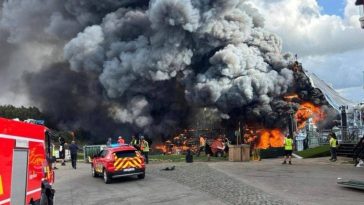 tomorrowland 2025 pożar sceny