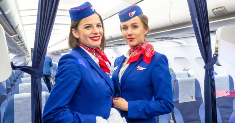 ile zarabia stewardessa w polsce