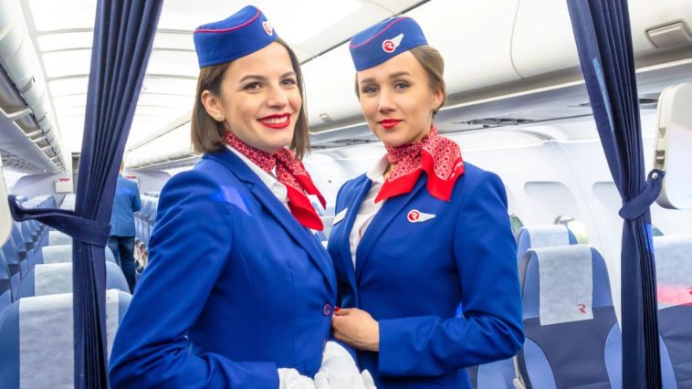 ile zarabia stewardessa w polsce