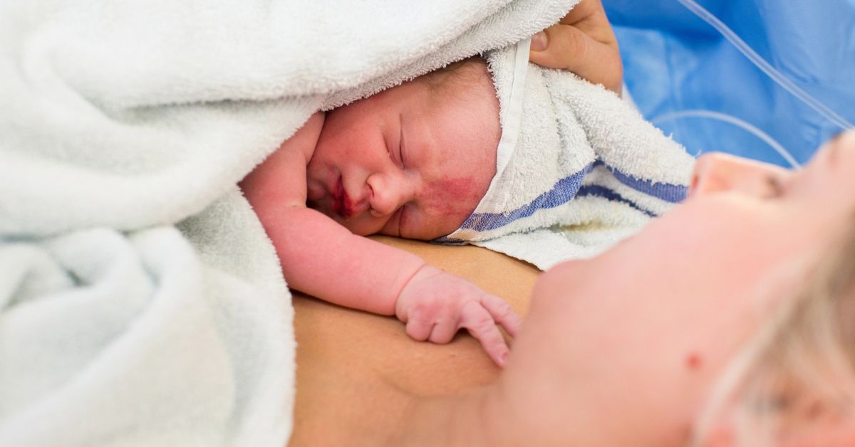 12-latka urodziła dziecko. Ojciec to… jej brat. Rodzina nie miała o niczym pojęcia