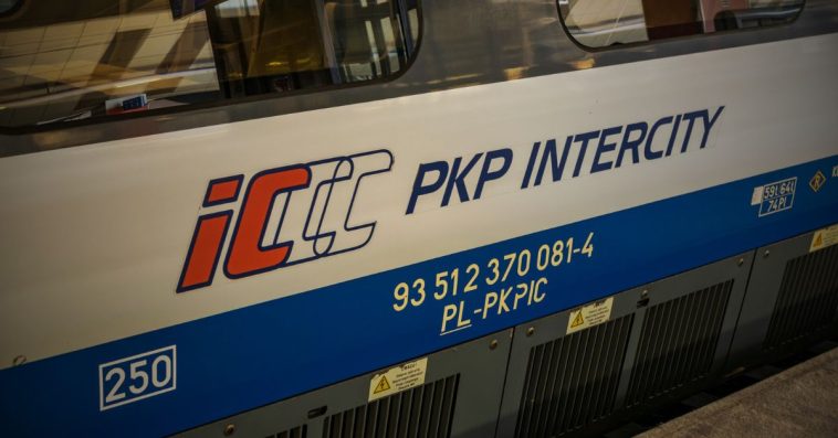 czy 1 listopada jezdza pociagi