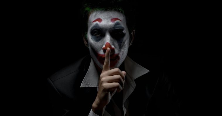 uśmiech jokera znaczenie choroba co to znaczy