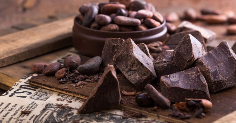 biały nalot na czekoladzie po terminie czy jest szkodliwy