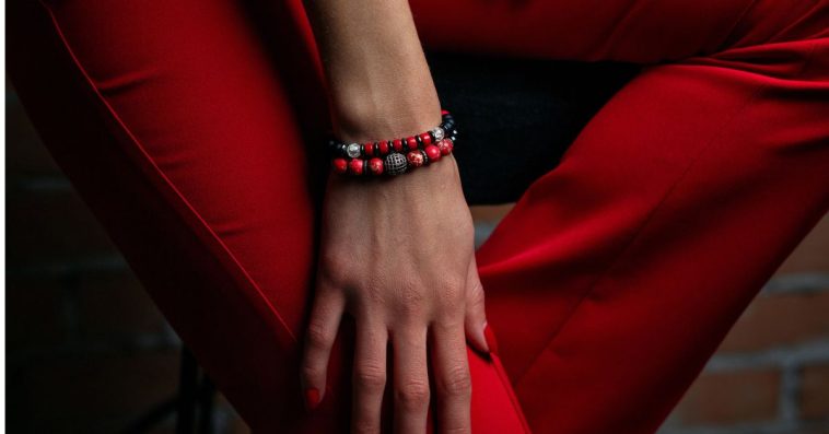 czerwona bransoletka ze sznurka znaczenie