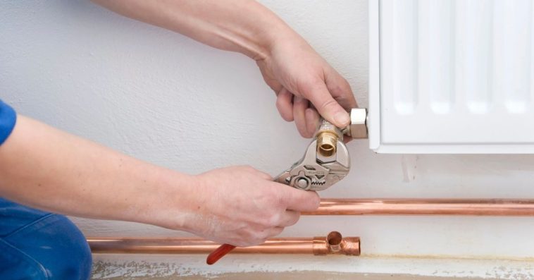 skręcanie kaloryferów kara