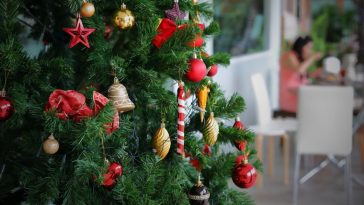 jak wyczyścić sztuczną choinkę